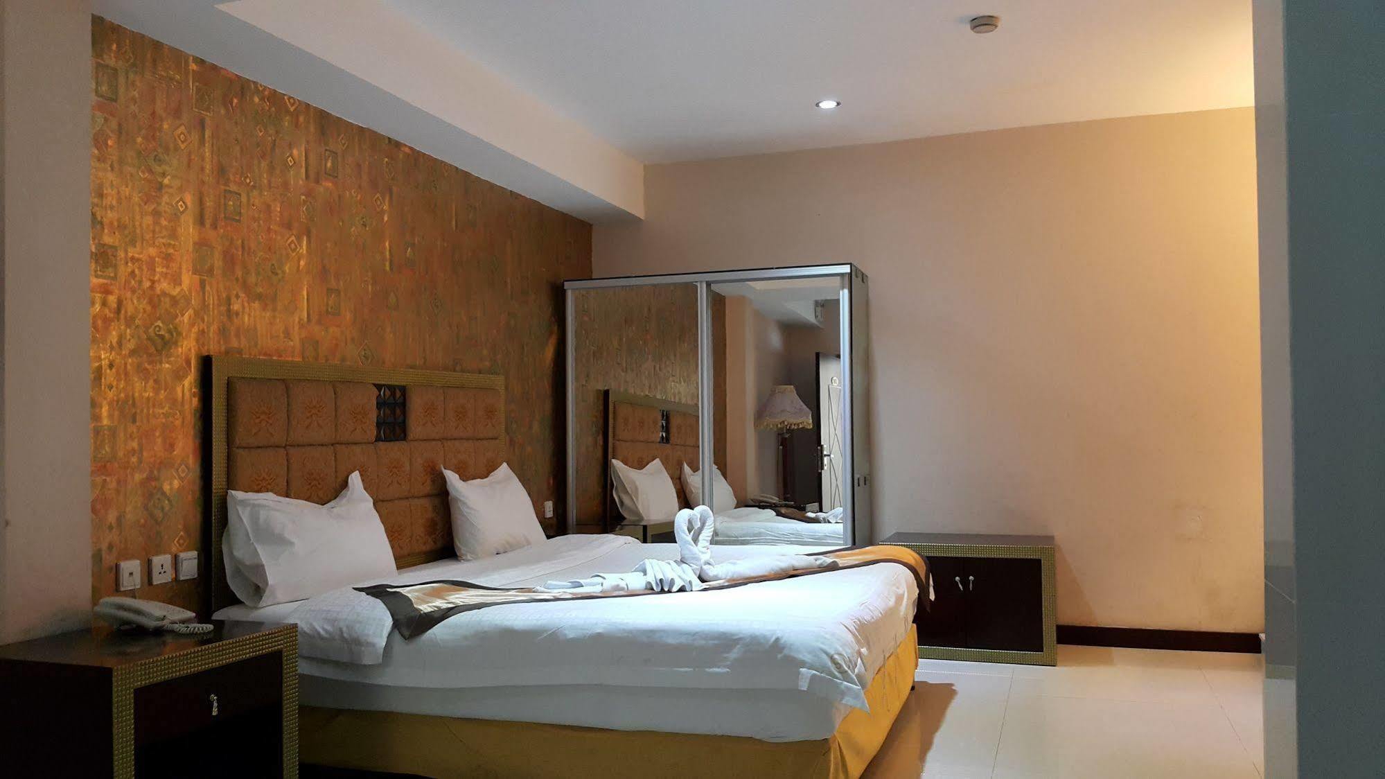 The Privi Suites Pattaya Exterior photo