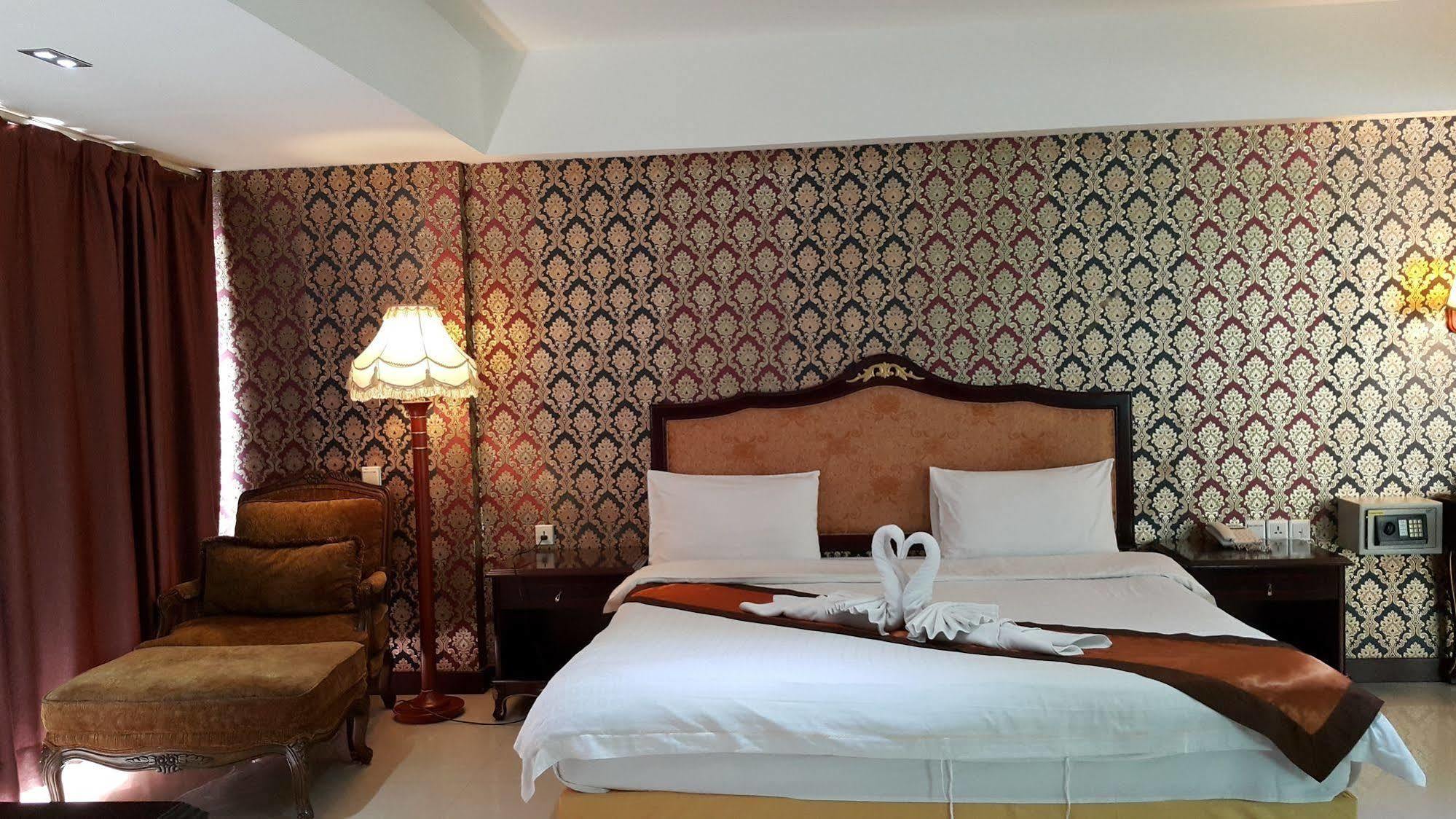 The Privi Suites Pattaya Exterior photo