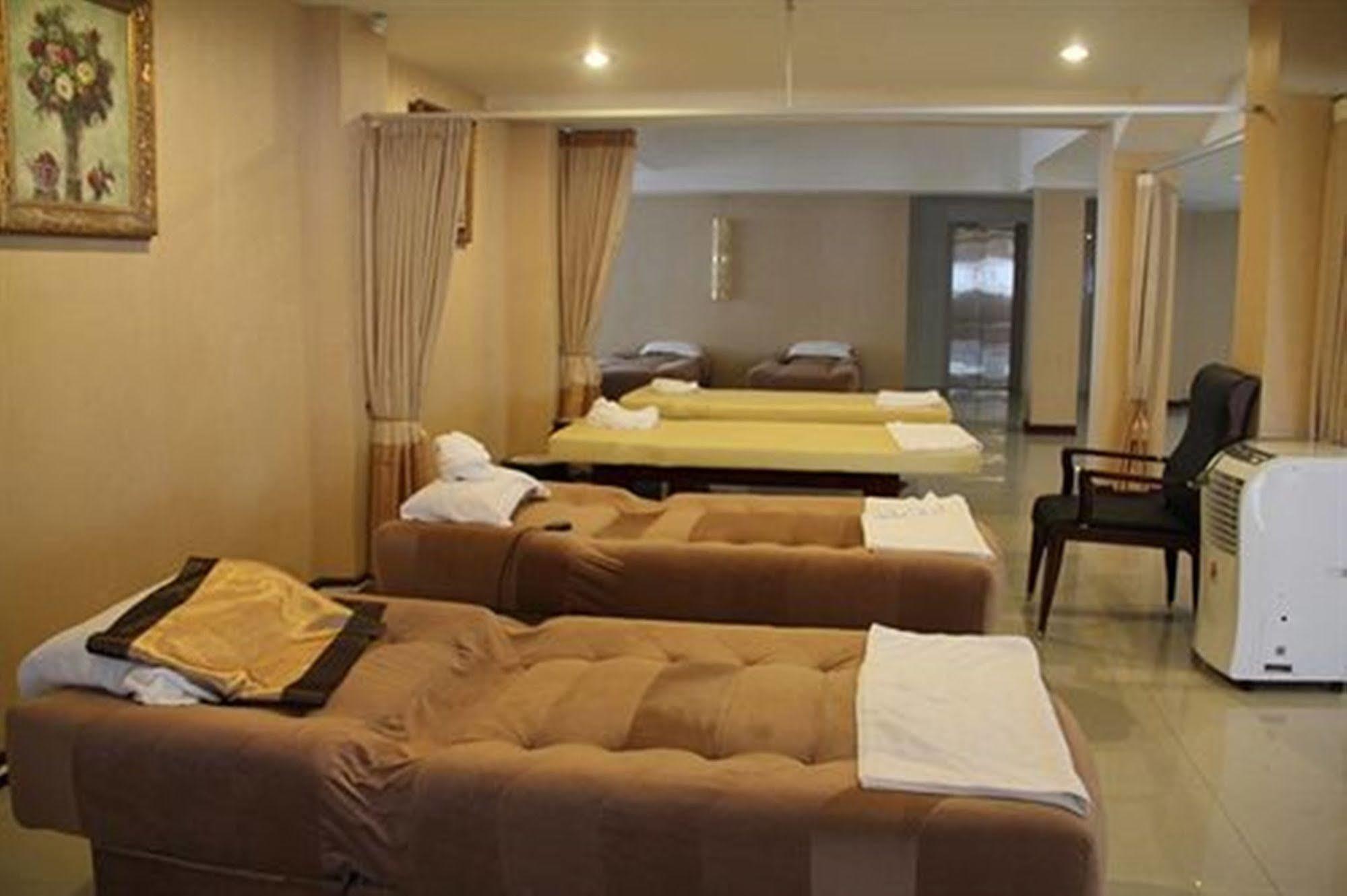 The Privi Suites Pattaya Exterior photo